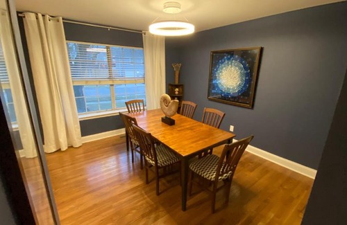 Olathe Casa | Here It Is! Cool Cape Cod-3 BR-2.5 Bath-12 Guests