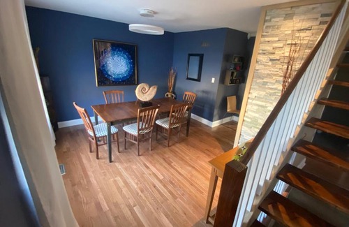 Olathe Casa | Here It Is! Cool Cape Cod-3 BR-2.5 Bath-12 Guests