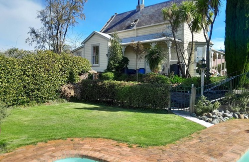 Nelson South Apartamento | Heritage apartment attached to character home with pool in central Nelson.