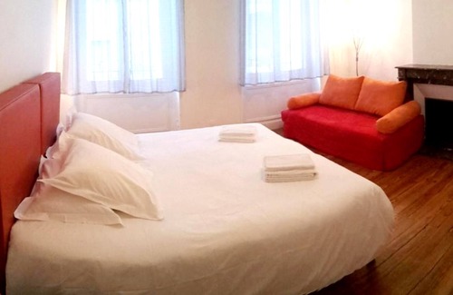 Hotel de Ville - Quinconces Apartamento | Heritage Elegance in the Heart of Bordeaux: 3-Bedroom Apartment with Hot Tub