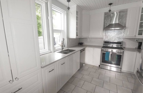 Nelson Casa | Heritage Home: fully licensed
