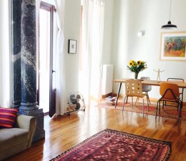 Psirri Apartamento | Heritage house in Athens' heart