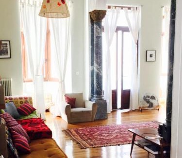Psirri Apartamento | Heritage house in Athens' heart