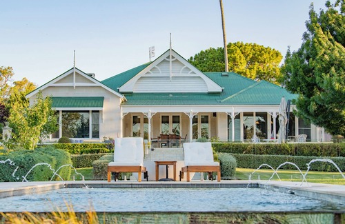 Dalveen Casa | Heritage List Homestead - 6 Star Accomodation for Large Groups