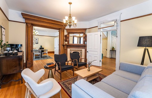 Revelstoke Casa | Heritage Location in Heart of Revelstoke