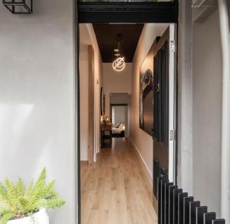Carlton South Apartamento | Heritage Luxe Terrace Opposite Melbourne Uni