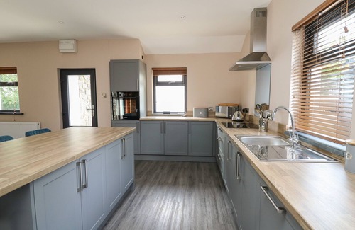 Saint Clears Cabaña | HERITAGE, pet friendly, character holiday cottage in St Clears