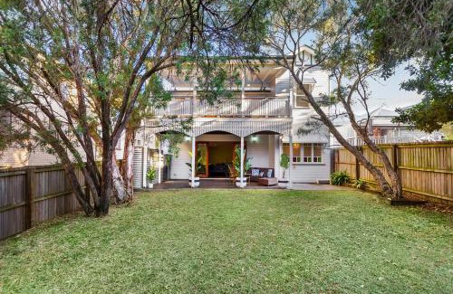 Woolloongabba Casa | Heritage Queenslander Gem - Families & Groups - Minutes to CBD & South Brisbane