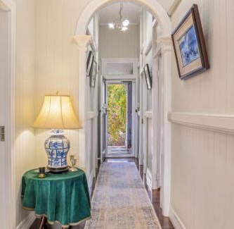 Woolloongabba Casa | Heritage Queenslander Gem - Families & Groups - Minutes to CBD & South Brisbane