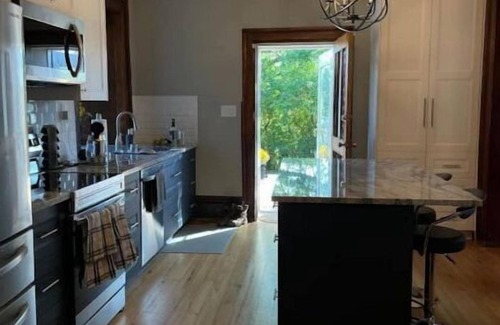 Merrickville-Wolford Casa | Heritage Stone House on the Rideau Canal