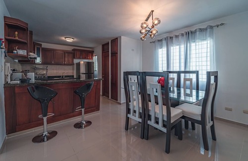 Gregorio Luperon Casa | Hermoso,elegante, espaciosos