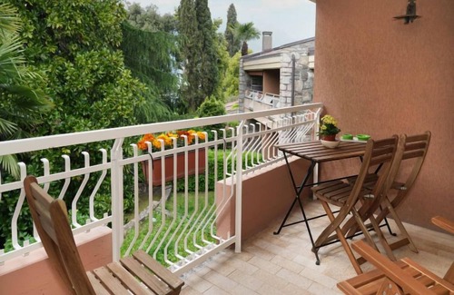 Porto Valtravaglia Apartamento | Hermitage by Interhome