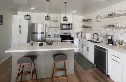 Hermosa Beach Condominio | HERMOSA BEACH, CA - Walk to Pier, Beach, Restaurants & Shops.