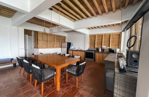 Santa Rosa Casa | Hermosa Casa Bamboo Con Vistas!