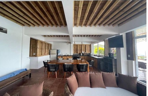 Santa Rosa Casa | Hermosa Casa Bamboo Con Vistas!