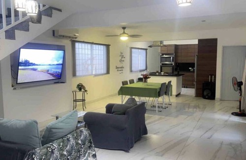 Reparto Ibarra Villa | Hermosa Casa Blanca Boca Chica