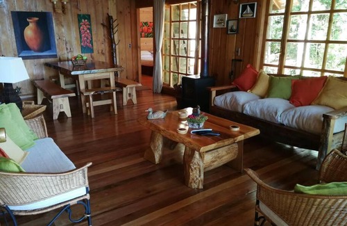 Pucon Casa | Hermosa casa con orilla de lago Caburgua