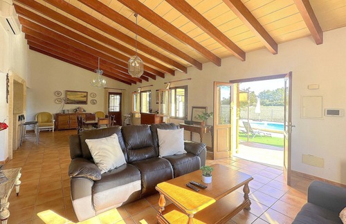 Maria de la Salut Chalet De Esquí | Hermosa Casa con Gran Privacidad en Pleno Centro de Mallorca