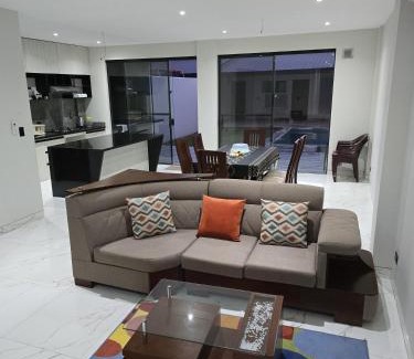 Santa Cruz Casa | Hermosa Casa Vacacional con piscina privada cerca del Aeropuerto
