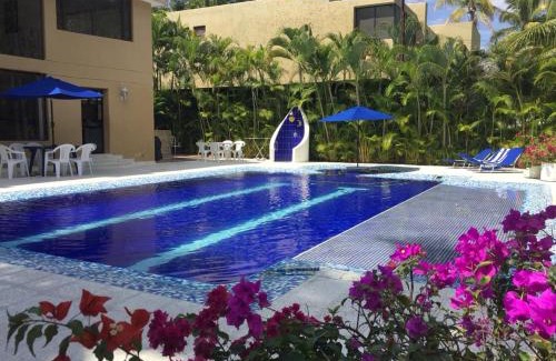 Girardot Casa | HERMOSA CASAQUINTA FAMILIAR CONDOMINIO CAMPESTRE EL PEÑON Piscina Privada Campo de Golf