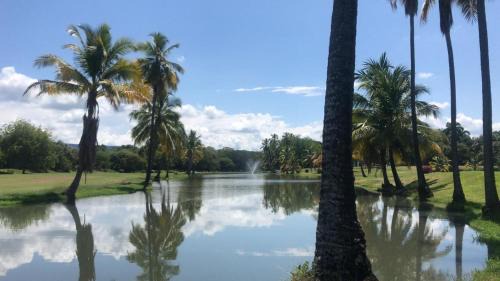 Girardot Casa | HERMOSA CASAQUINTA FAMILIAR CONDOMINIO CAMPESTRE EL PEÑON Piscina Privada Campo de Golf