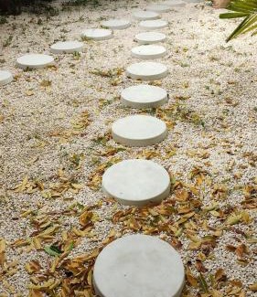 Merida Municipality Villa | hermosa residencia tres recamaras con aire acondicionado independientes con siete camas matrimoniales hamacas piscina bar terrazas árboles excelente ubicación totalmente bardeada internet y televisión en toda la casa