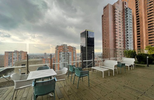 Centro International Apartamento | Hermoso, garaje, Piscina, zona húmeda, gimnasio, terraza comunal, internet tv