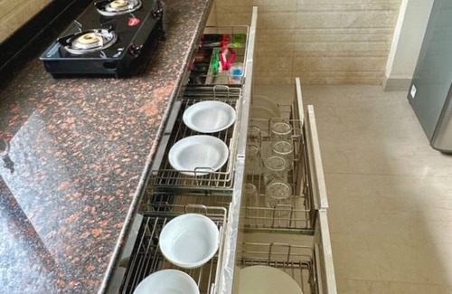Wakad Apartamento | Heron Hideaway: 2BHK Modern AC Flat in Wakad, Pune