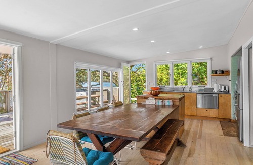 Snells Beach Casa | Heron's Hideaway - Snells Beach Holiday Home