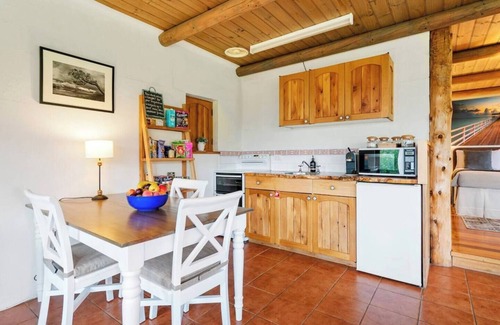 Kettering Cabaña | Herons Studio A Picturesque Couples Cottage