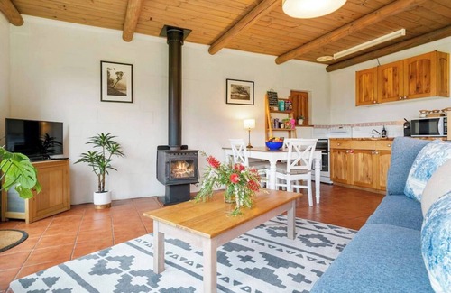 Kettering Cabaña | Herons Studio A Picturesque Couples Cottage
