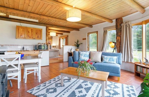 Kettering Cabaña | Herons Studio A Picturesque Couples Cottage