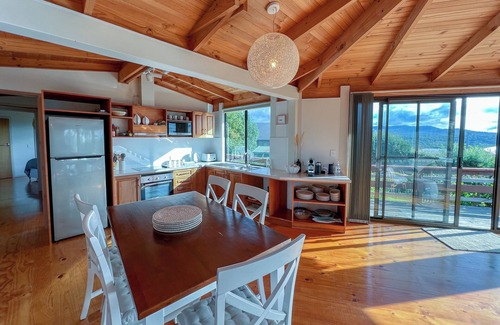 Binalong Bay Casa | HEXAGON BEACH HOUSE - Great views of the Bay of Fires