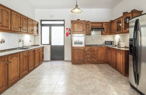 Ta' Għammar Villa | Hgieri - Four Bedroom Villa, Sleeps 8
