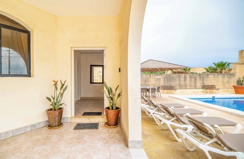 Ta' Għammar Villa | Hgieri - Four Bedroom Villa, Sleeps 8