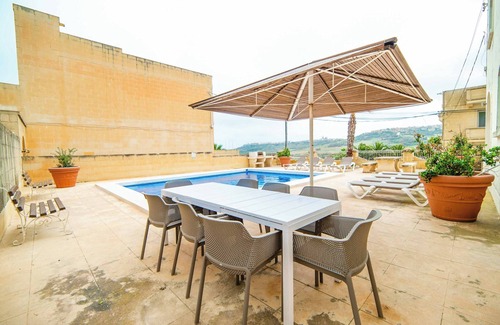 Ta' Għammar Villa | Hgieri - Four Bedroom Villa, Sleeps 8