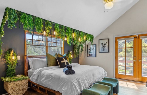 Tehachapi Cabina | HGTV Cabin|18 Acres *Hot Tub/Game Room* Sleeps 12