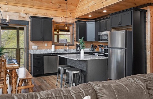 Sevierville Cabina | HGTV Pet Friendly | Hot Tub & Arcade Game Zone