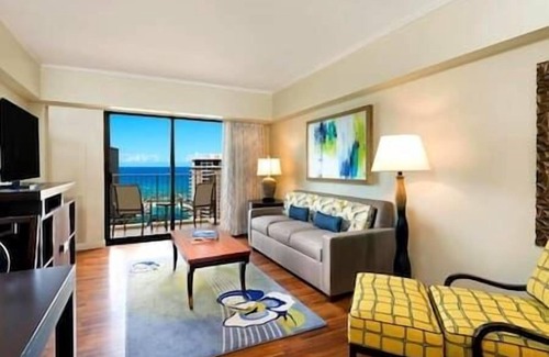 Waikiki Complejo | HGVC Hawaiian Village Beachfront Resort & Spa, Hot Tub, Pool