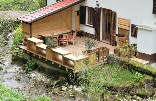 Kanal Casa | Hiša ob potoku