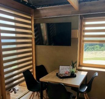 Tisina Casa | Hiška pod črešnjo