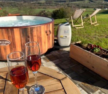Tisina Casa | Hiška pod črešnjo