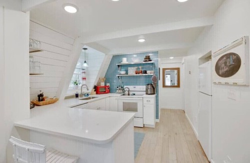 Ocean Pines Cabina | hi-A-tus A-frame in Ocean Pines with access to 5 pools and 10min to beaches!