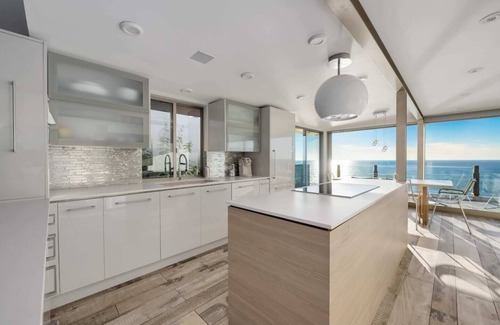 Olde Solana Beach Casa | Hi-Tech Hideaway ~ Oceanfront & Modern!