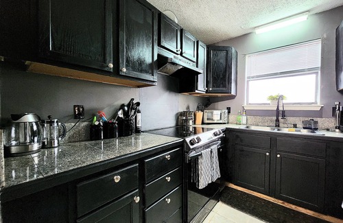 North Charleston Casa | 🦾HI-TEK MANOR 2🤖Central Location🗣️ Two 75in 4k LED TV'S🚀1GB internet🖥️