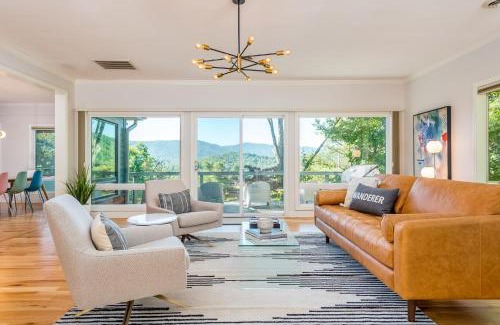 Black Mountain Casa | Hi View House