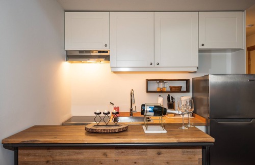 Whistler Creekside Apartamento | ❄︎Hiatus Suite❄︎ | 1 BR 5 Min Walk to Creekside Gondola | Gorgeous Rustic Chic