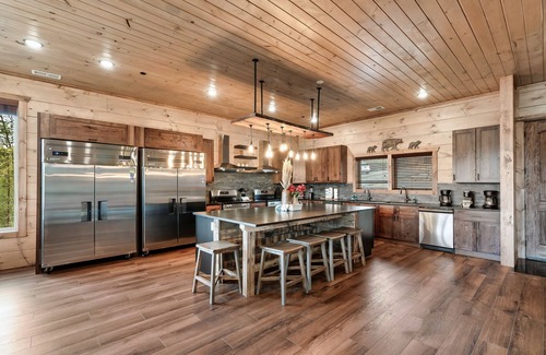Sevierville Cabina | Hibernation Lodge | Indoor Pool, Arcade, Theater, Hot Tubs, Sleeps 48 Guests