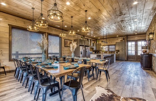 Sevierville Cabina | HIBERNATION STATION - 12 Bedrooms with a pool!