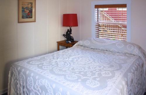 Grayton Beach Cama Y Desayuno | Hibiscus Coffee & Guesthouse